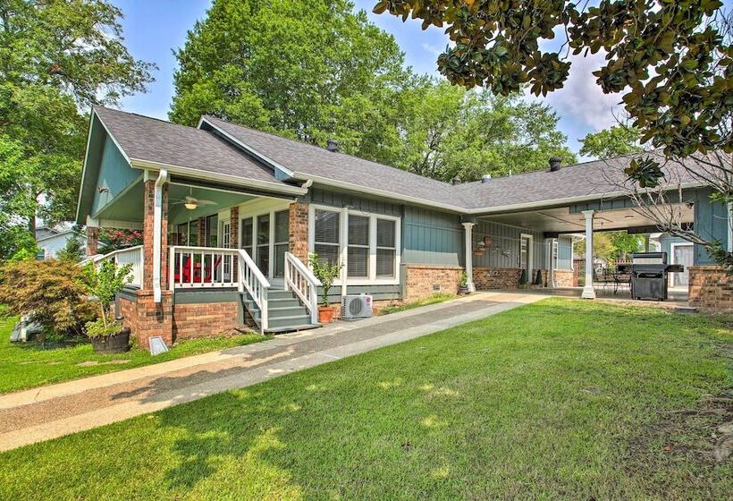 Kayaks & Dock: Lakefront Hot Springs Hideaway