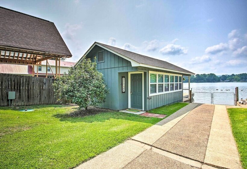 Kayaks & Dock: Lakefront Hot Springs Hideaway