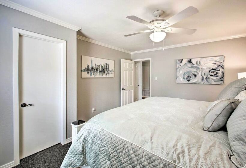 Kayaks & Dock: Lakefront Hot Springs Hideaway