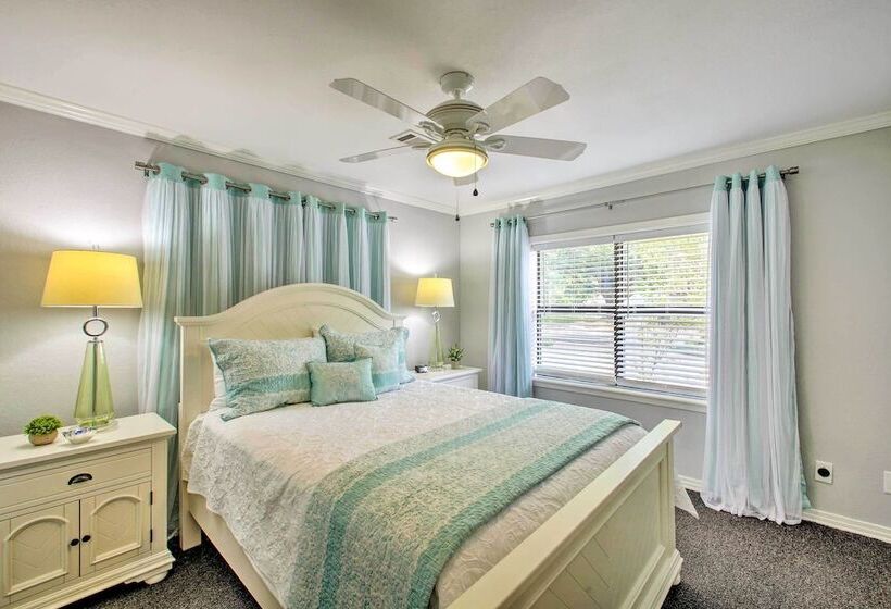 Kayaks & Dock: Lakefront Hot Springs Hideaway