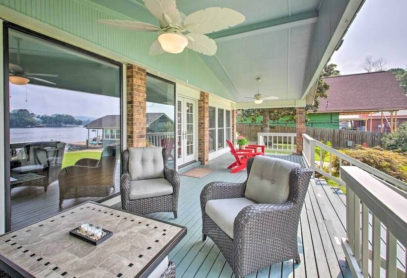 Kayaks & Dock: Lakefront Hot Springs Hideaway