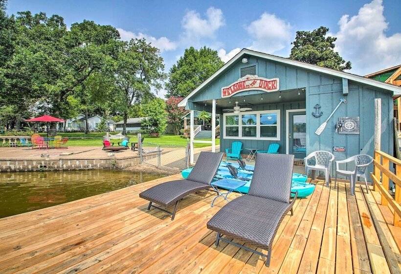 Kayaks & Dock: Lakefront Hot Springs Hideaway