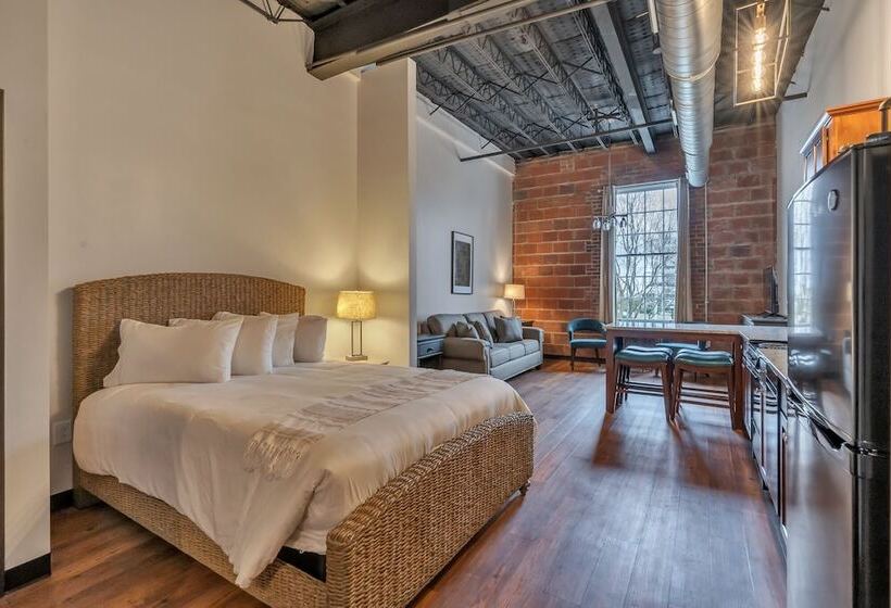 בית מלון כפרי The Brewer S Lofts Above Grand Strand Brewing