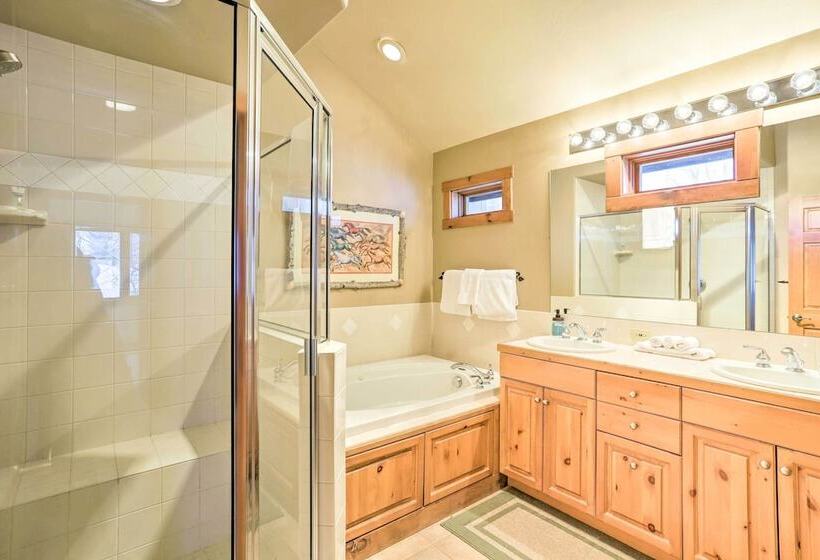 House W/ Hot Tub & Ac   Shuttle To Skiing!