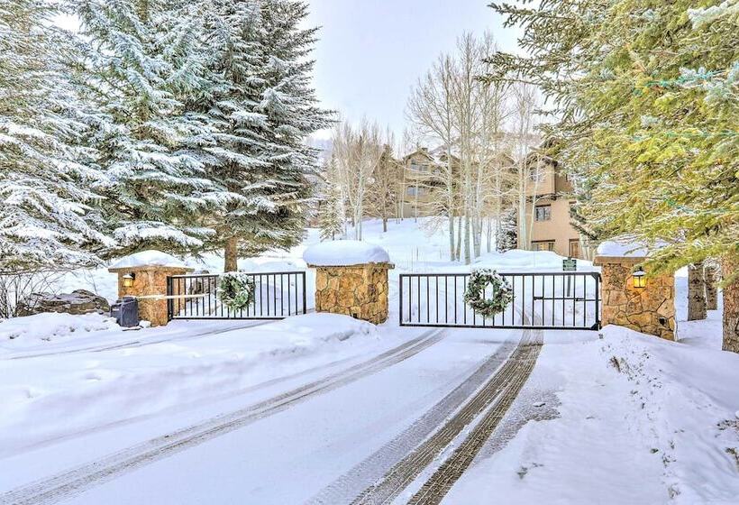 House W/ Hot Tub & Ac   Shuttle To Skiing!