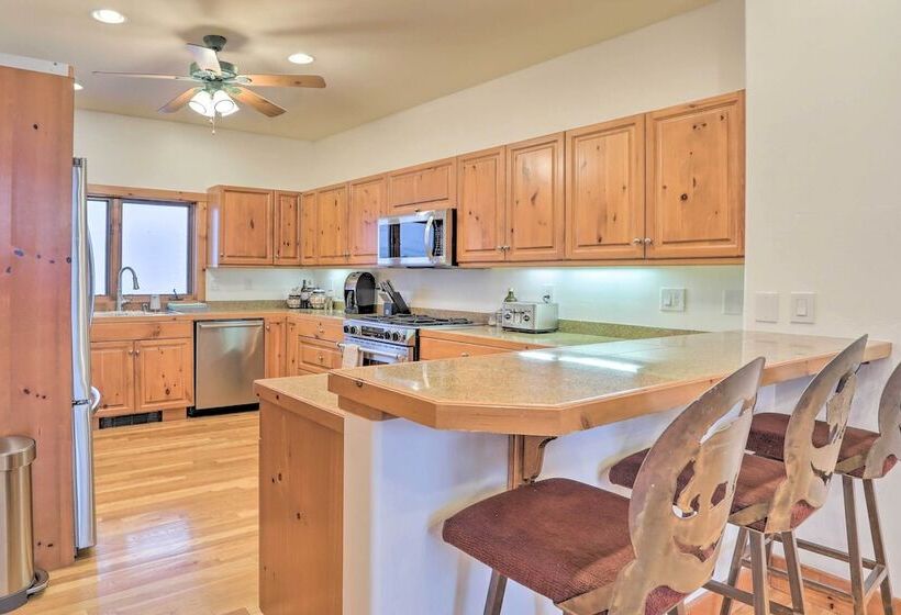 House W/ Hot Tub & Ac   Shuttle To Skiing!