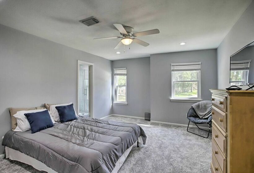 Houston Retreat W/ Game Room & Private Pool!