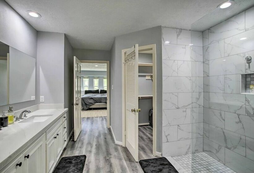 Houston Retreat W/ Game Room & Private Pool!