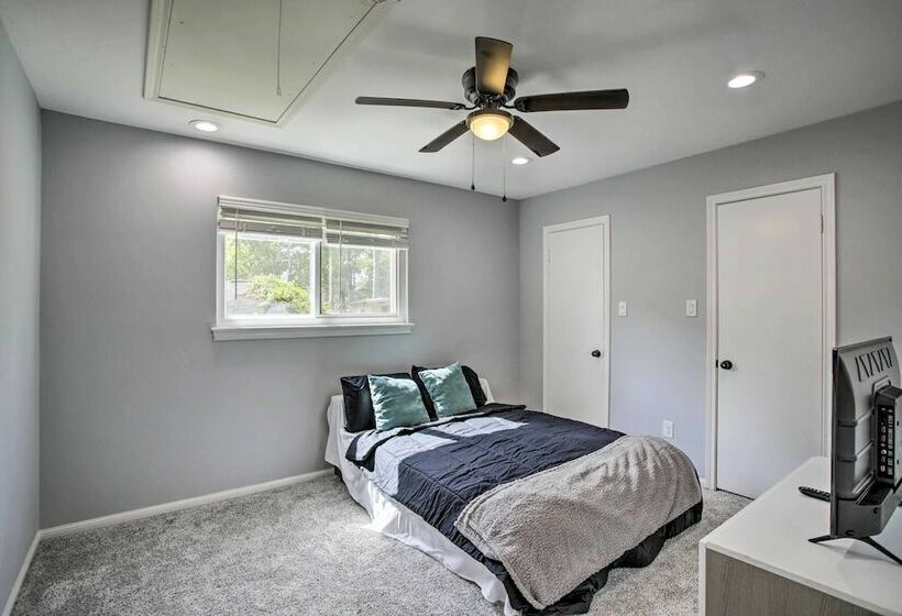 Houston Retreat W/ Game Room & Private Pool!