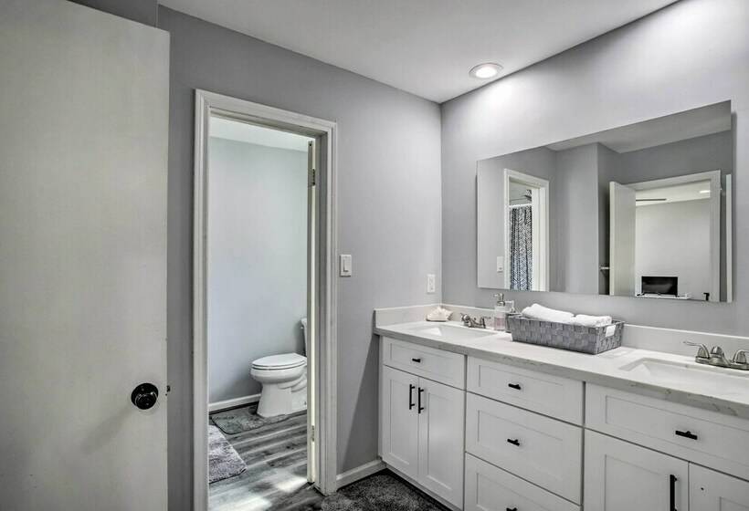 Houston Retreat W/ Game Room & Private Pool!