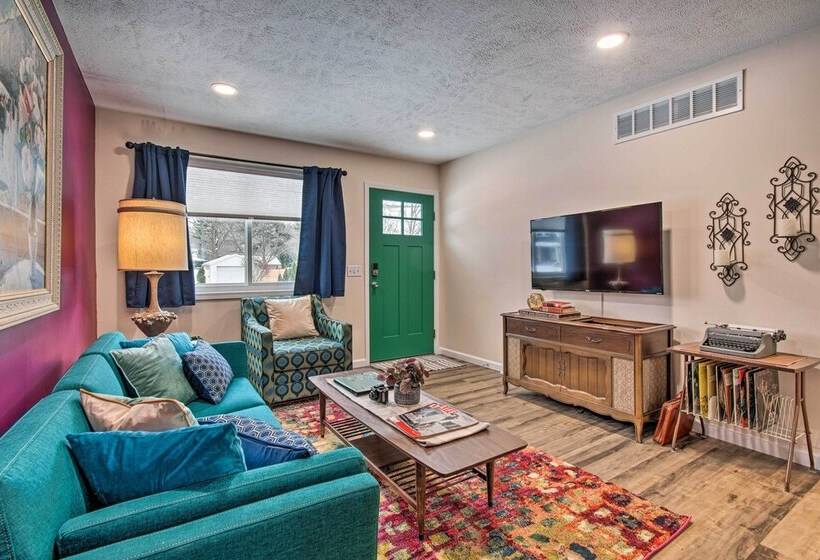 Ideally Located House 9 Mi From Route 66!