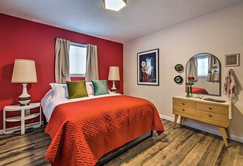 Ideally Located House 9 Mi From Route 66!