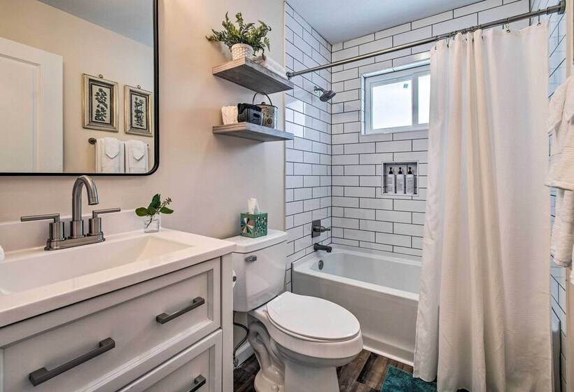 Ideally Located House 9 Mi From Route 66!