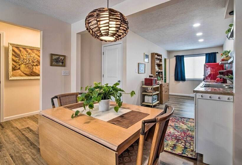 Ideally Located House 9 Mi From Route 66!