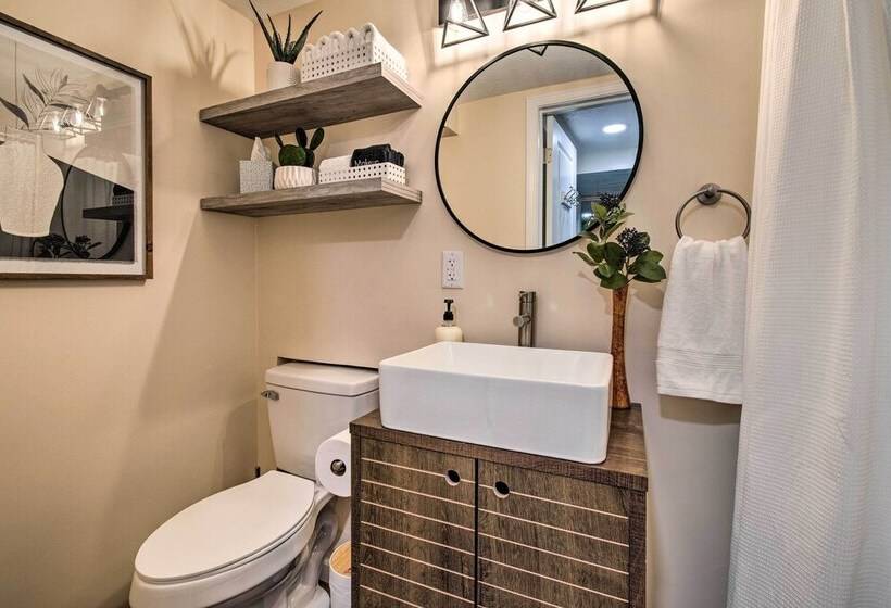 Ideally Located House 9 Mi From Route 66!