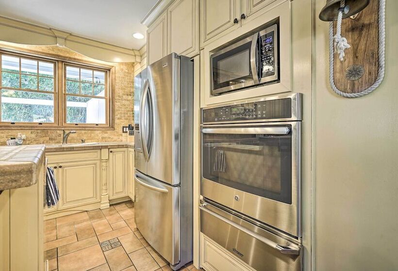 Idyllic Atlantic City Home 1 Block To Beach