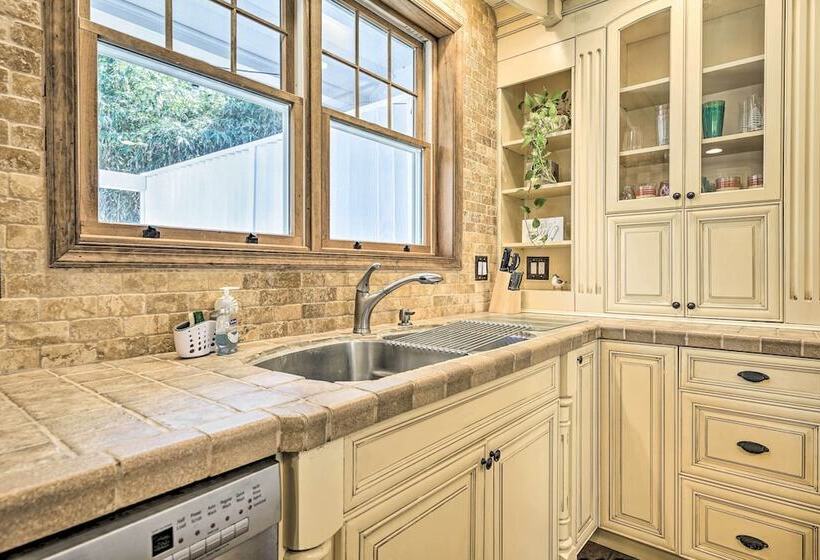 Idyllic Atlantic City Home   1 Block To Beach