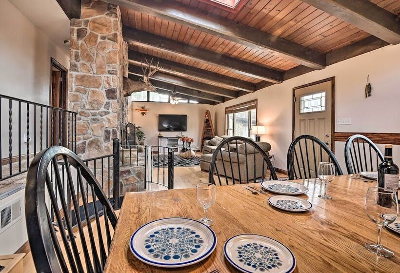 Indian Lake Retreat W/ Wet Bar & Covered Deck