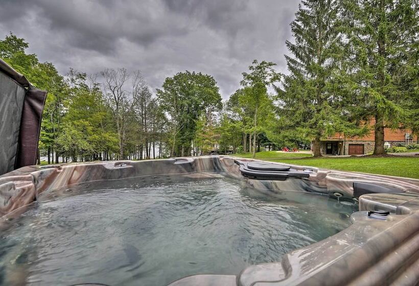 Indian Lake Retreat W/ Wet Bar & Covered Deck