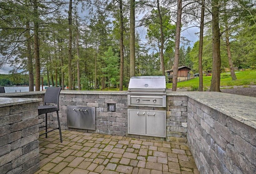 Indian Lake Retreat W/ Wet Bar & Covered Deck