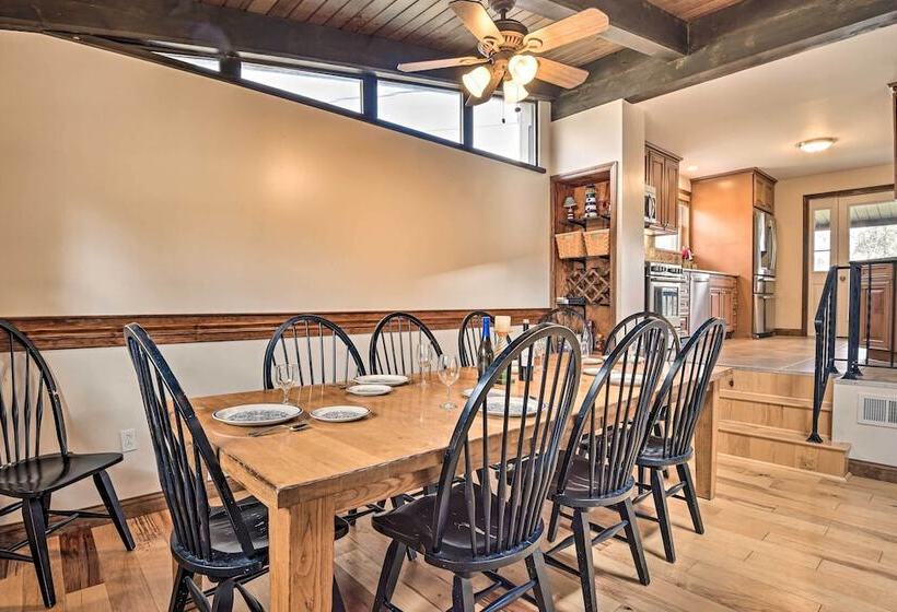 Indian Lake Retreat W/ Wet Bar & Covered Deck