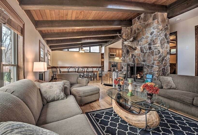 Indian Lake Retreat W/ Wet Bar & Covered Deck