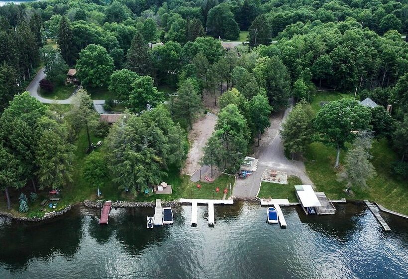 Indian Lake Retreat W/ Wet Bar & Covered Deck