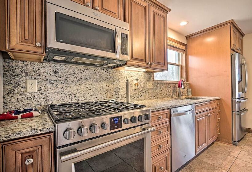 Indian Lake Retreat W/ Wet Bar & Covered Deck