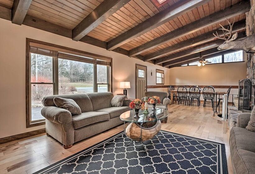 Indian Lake Retreat W/ Wet Bar & Covered Deck