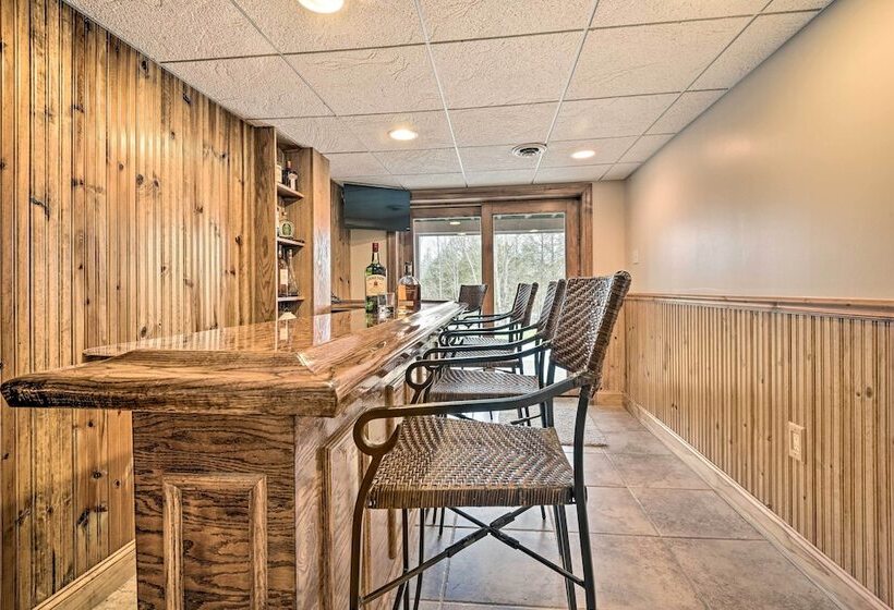 Indian Lake Retreat W/ Wet Bar & Covered Deck