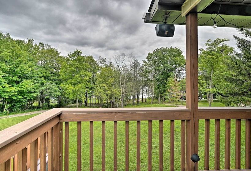 Indian Lake Retreat W/ Wet Bar & Covered Deck