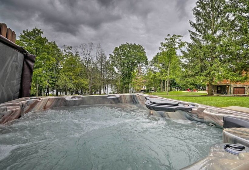 Indian Lake Retreat W/ Wet Bar & Covered Deck