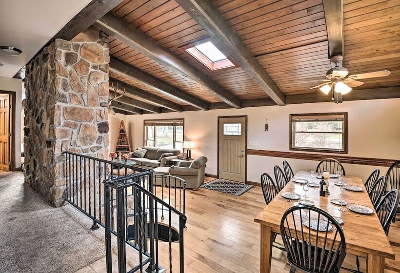 Indian Lake Retreat W/ Wet Bar & Covered Deck
