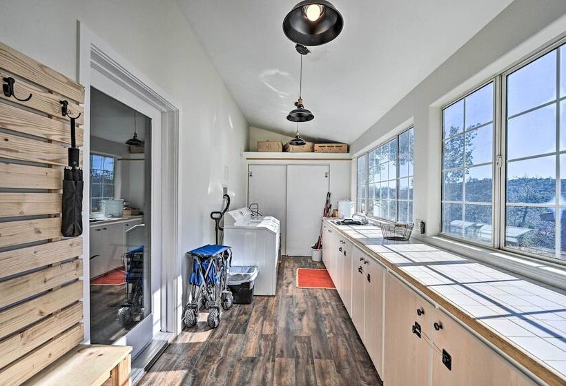 Inviting Julian Home W/ Scenic View & Hot Tub