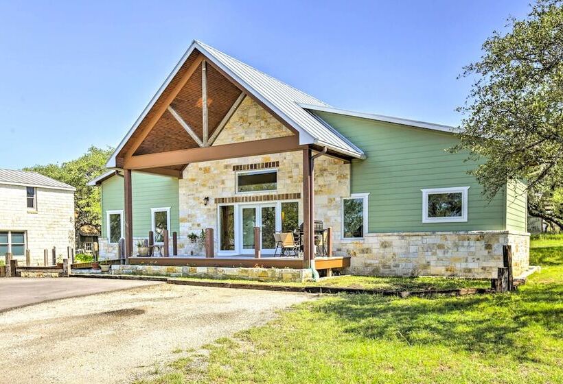 Johnson City Home W/ Hot Tub   Close To Wineries!