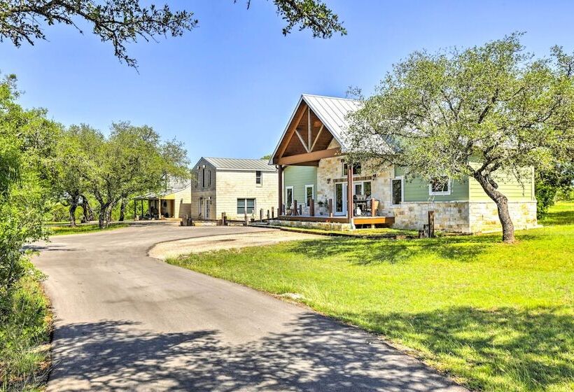 Johnson City Home W/ Hot Tub   Close To Wineries!