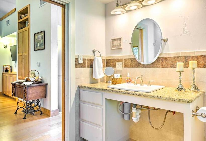 Johnson City Home W/ Hot Tub   Close To Wineries!