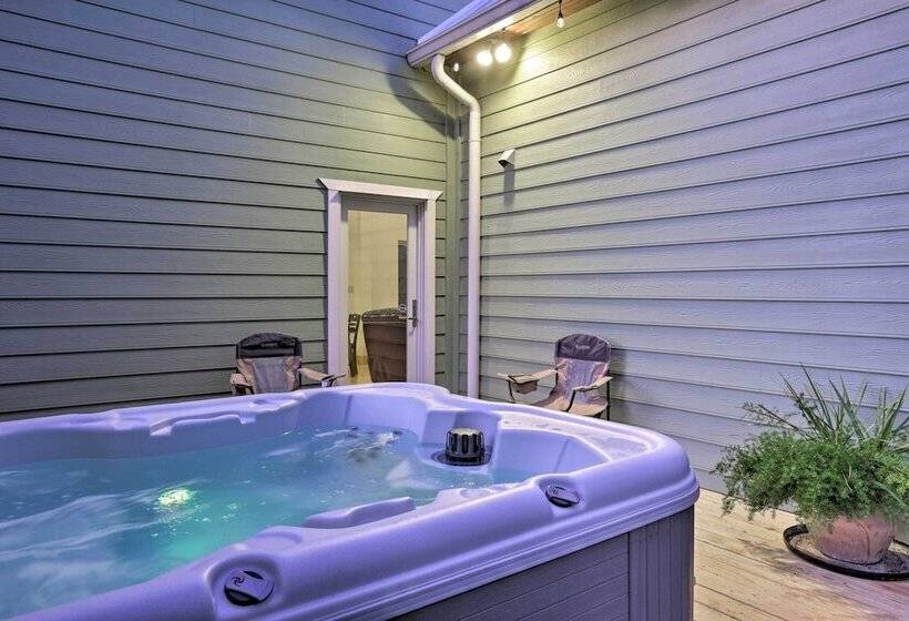 Johnson City Home W/ Hot Tub   Close To Wineries!
