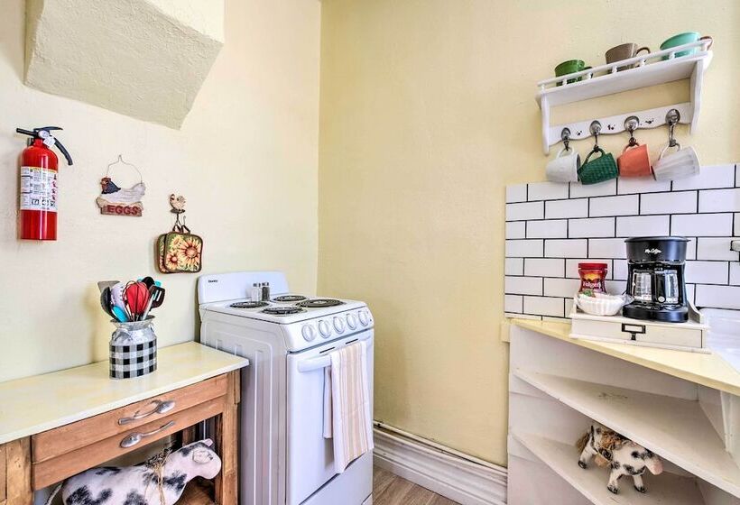 Kik N Bak Cottage W/ Beautiful Mountain View