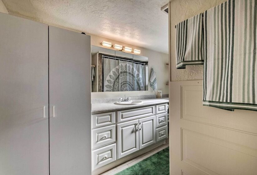 Kik N Bak Cottage W/ Beautiful Mountain View