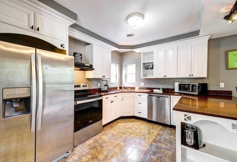 Knoxville Vacation Rental: 7 Mi To Downtown