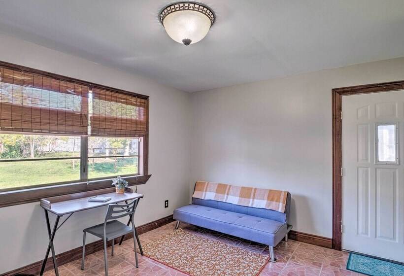 Lake Charles Cottage W/ Fireplace & Yard!