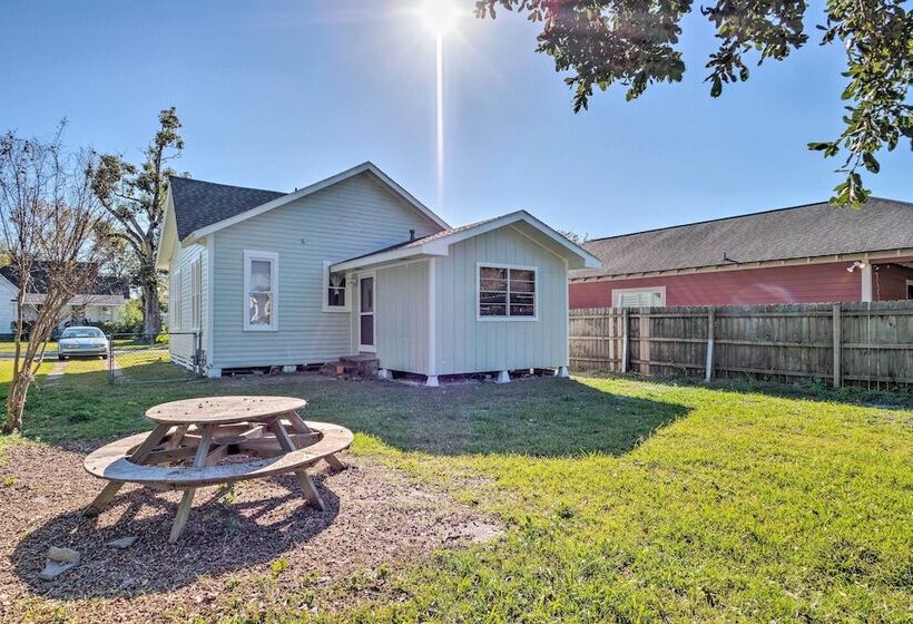 Lake Charles Cottage W/ Fireplace & Yard!