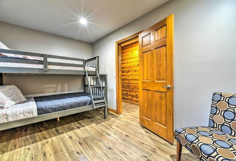 Lakefront Applegate Retreat W/ Private Beach!