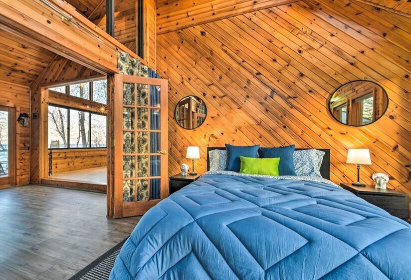 Lakefront Applegate Retreat W/ Private Beach!