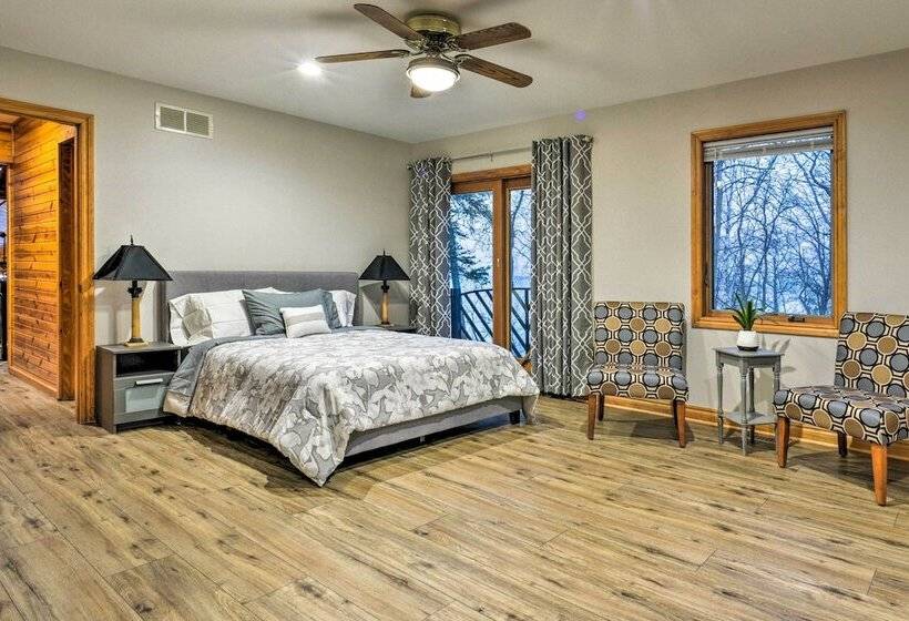 Lakefront Applegate Retreat W/ Private Beach!