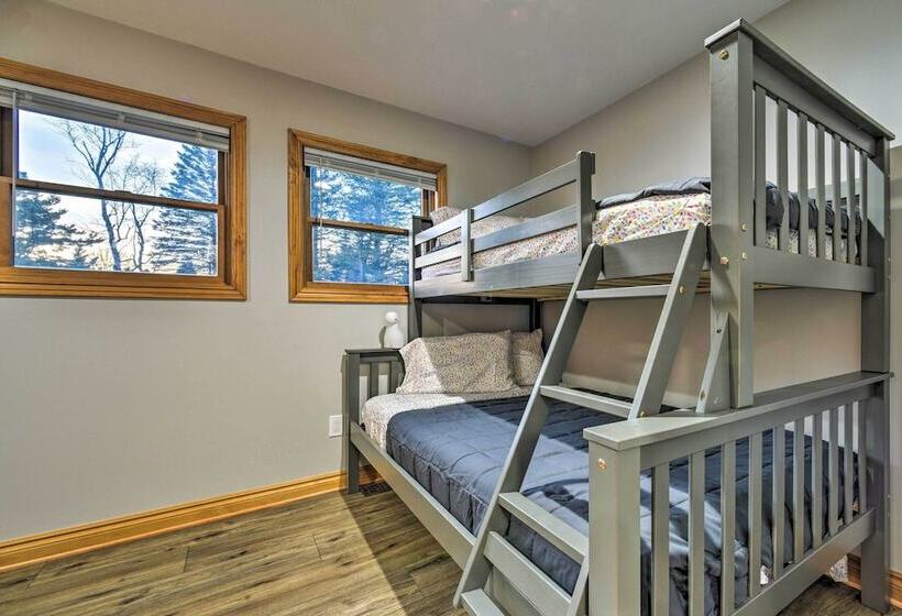 Lakefront Applegate Retreat W/ Private Beach!