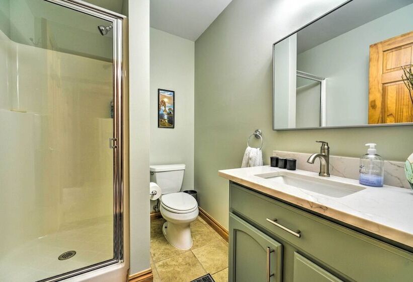 Lakefront Applegate Retreat W/ Private Beach!