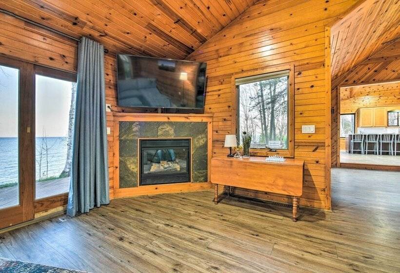 Lakefront Applegate Retreat W/ Private Beach!