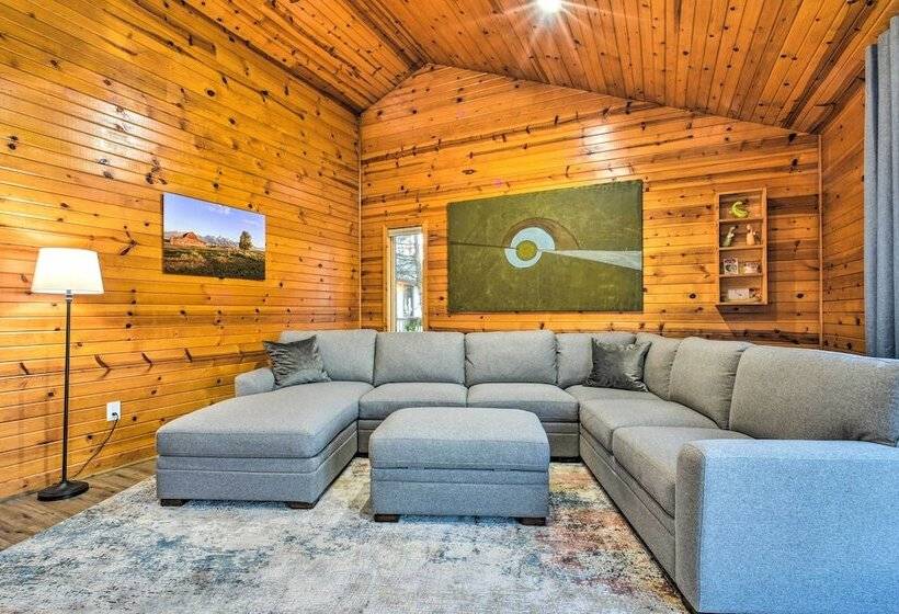 Lakefront Applegate Retreat W/ Private Beach!